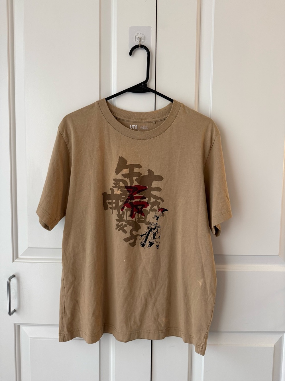 Uniqlo Naruto Shippuden Beige Graphic T-Shirt Size Medium